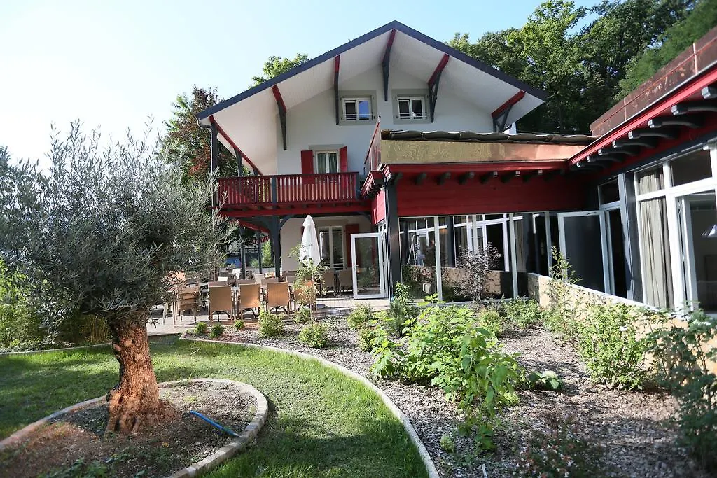 Chez Maman Hotel & Restaurant Cenevre